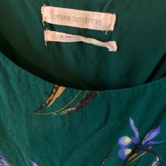 ❌SOLD❌⬇️UO green floral puff sleeve mini dress - Picture 4 of 5